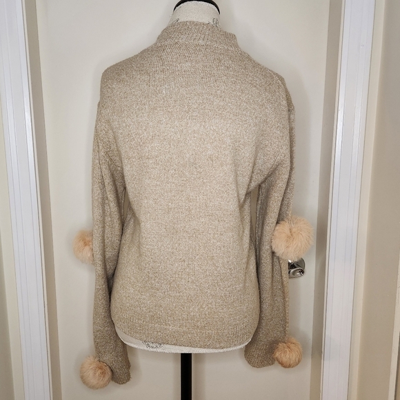 Fur pompom winter sweater - Picture 4 of 7